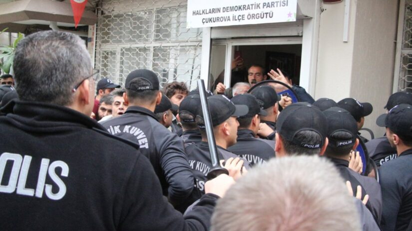 Adana’da HDP’liler ile polis arasında gerginlik