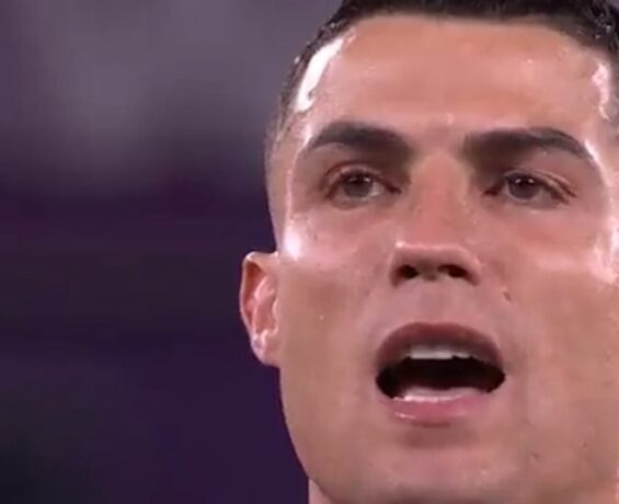 Cristiano Ronaldo, ulusal marş sırasında gözyaşlarını yakalayamadı