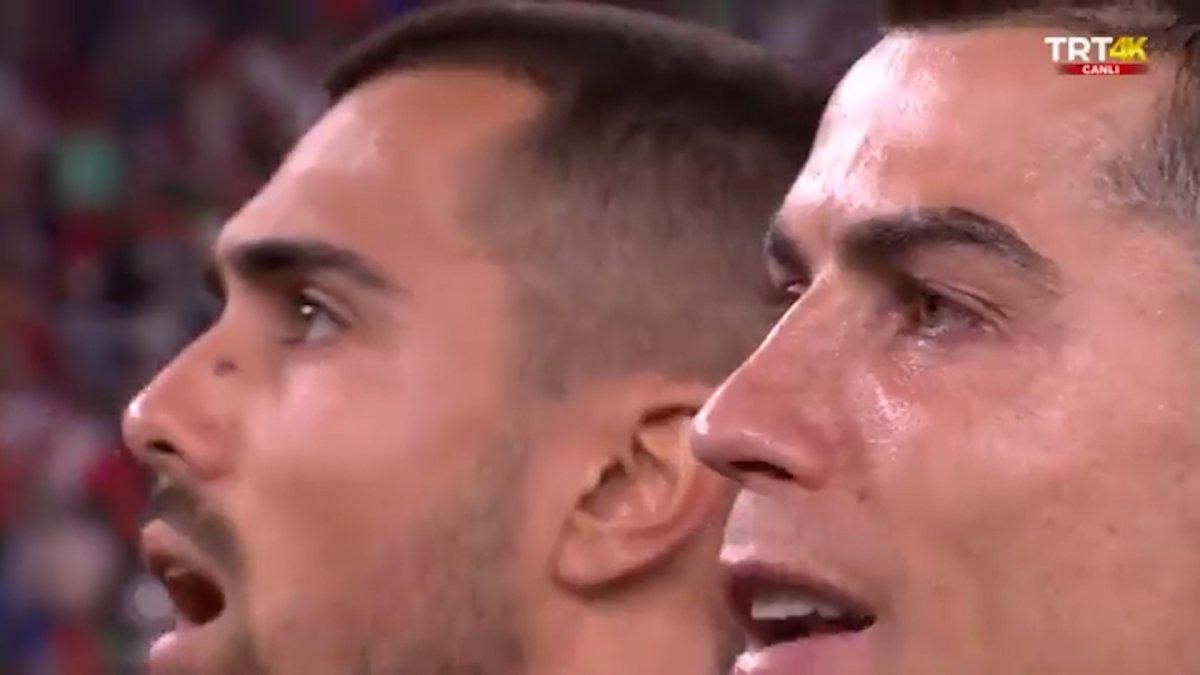 Cristiano Ronaldo, milli marş sırasında gözyaşlarını tutamadı #1