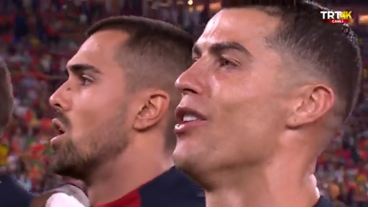 Cristiano Ronaldo, milli marş sırasında gözyaşlarını tutamadı #2