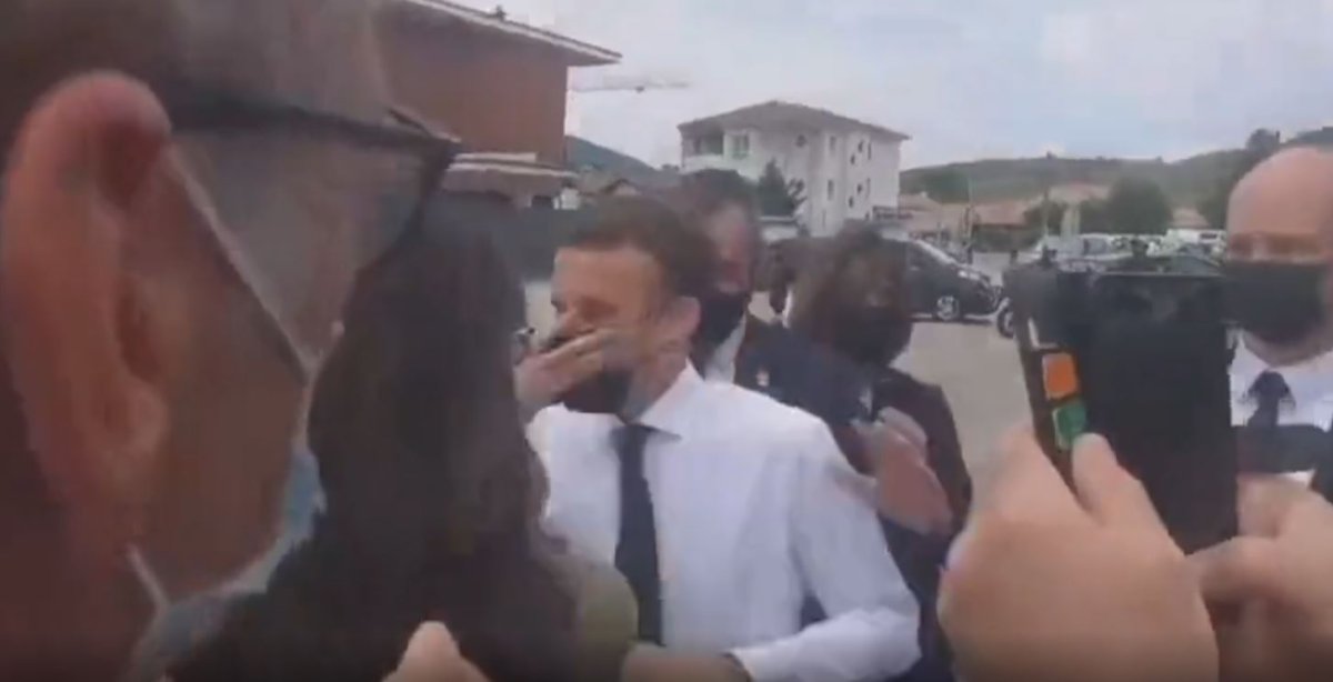 Emmanuel Macron a atılan tokadın farklı açıdan görüntüsü ortaya çıktı #1