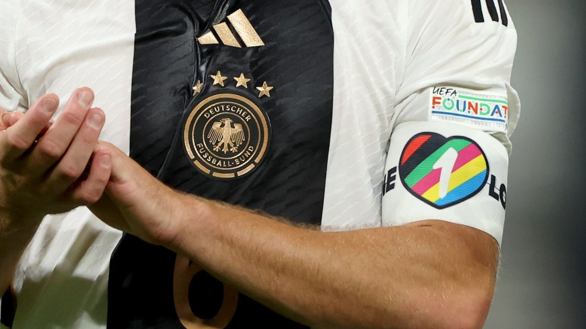 FIFA dan LGBT pazubandı için karar #1