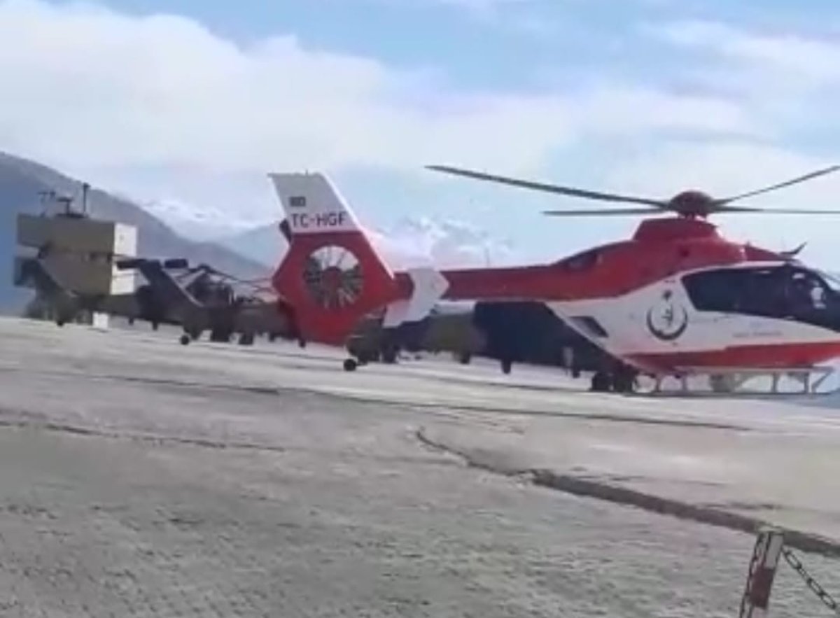 Hakkari de kalp krizi geçiren adam için ambulans helikopter havalandı #2