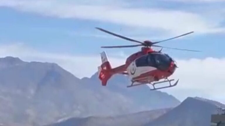 Hakkari’de kalp krizi geçiren adam için ambulans helikopter havalandı