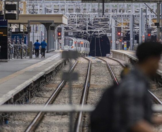 İngiltere’de tren yolu çalışanlarının grev kararı kaygı veriyor