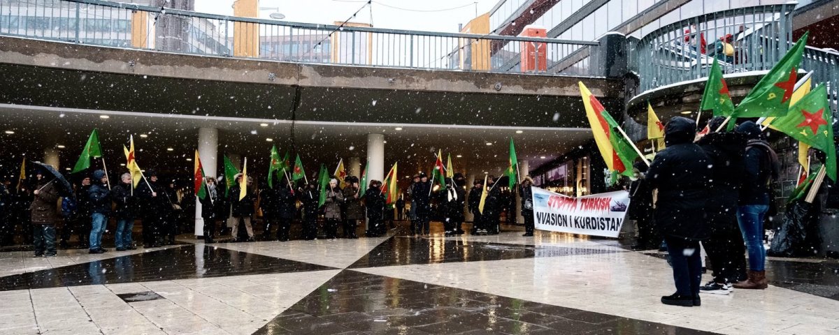 İsveç te terör yandaşları Pençe-Kılıç Harekatı nı protesto etti #1