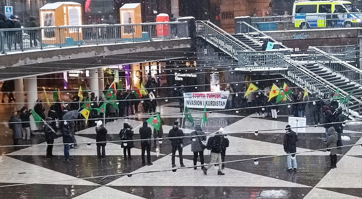 İsveç te terör yandaşları Pençe-Kılıç Harekatı nı protesto etti #2