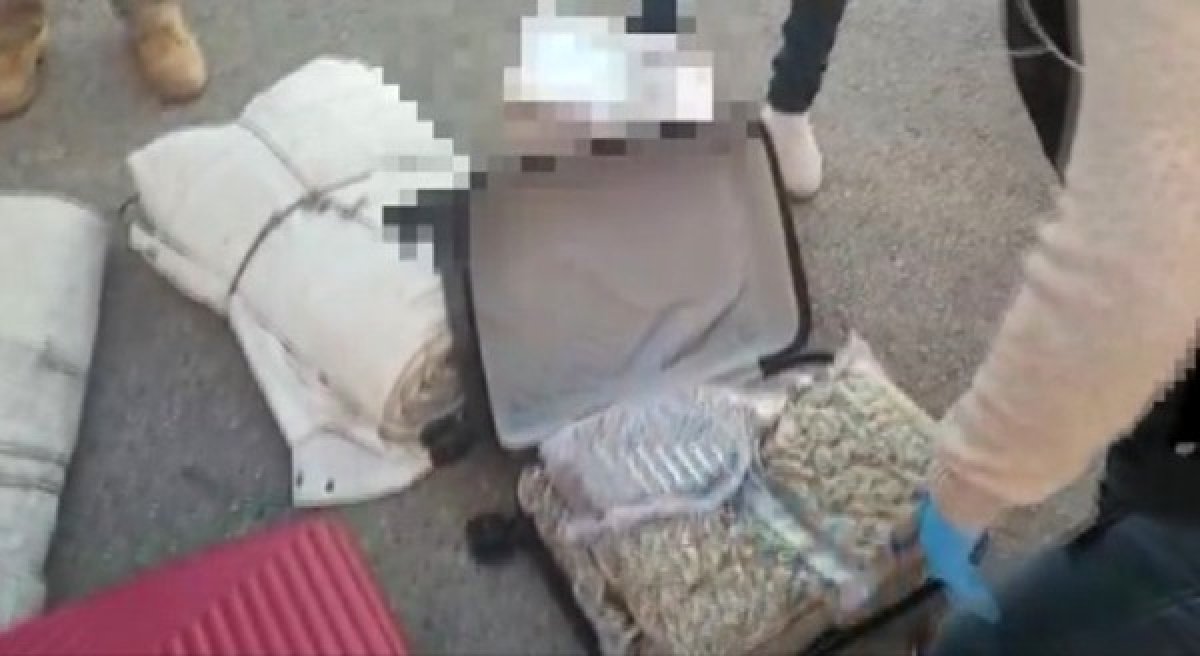 İzmir de 16 kilo 325 gram uyuşturucu yakalandı: 2 tutuklama #2