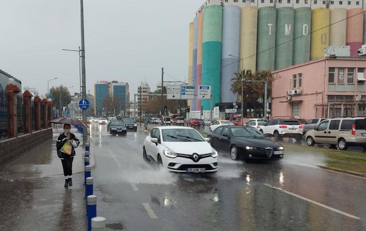 İzmir için kuvvetli sağanak yağmur uyarısı yapıldı #2