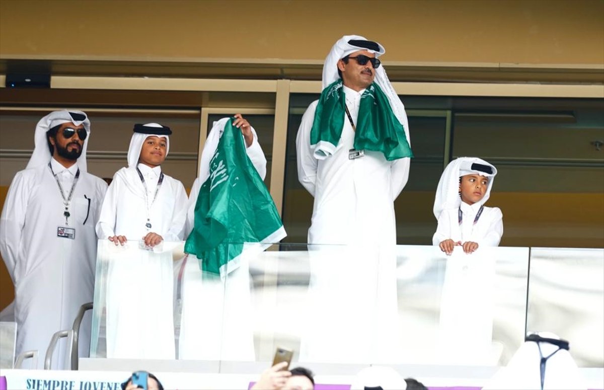 Katar Emiri Temim den trübünde Suudi Arabistan a destek #2