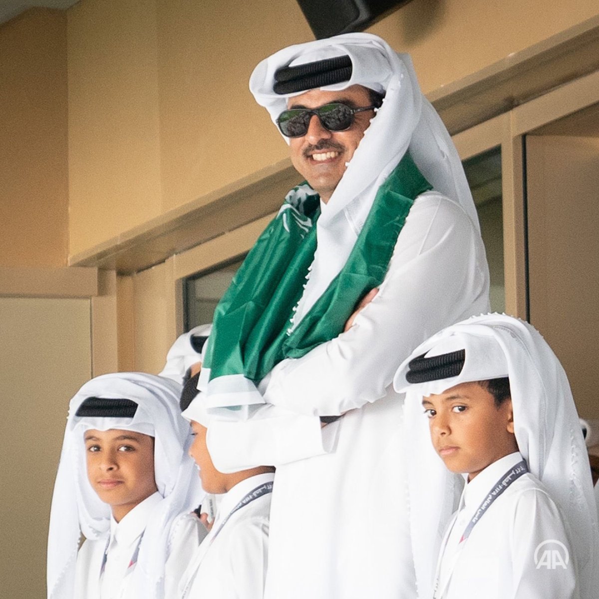 Katar Emiri Temim den trübünde Suudi Arabistan a destek #3