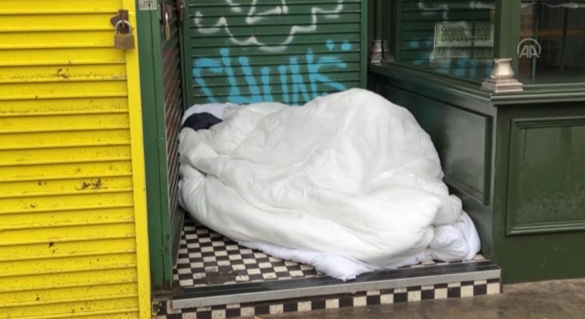Londra’da evsizler kaldırımda uyuyor, dilenerek hayatta kalıyor #2