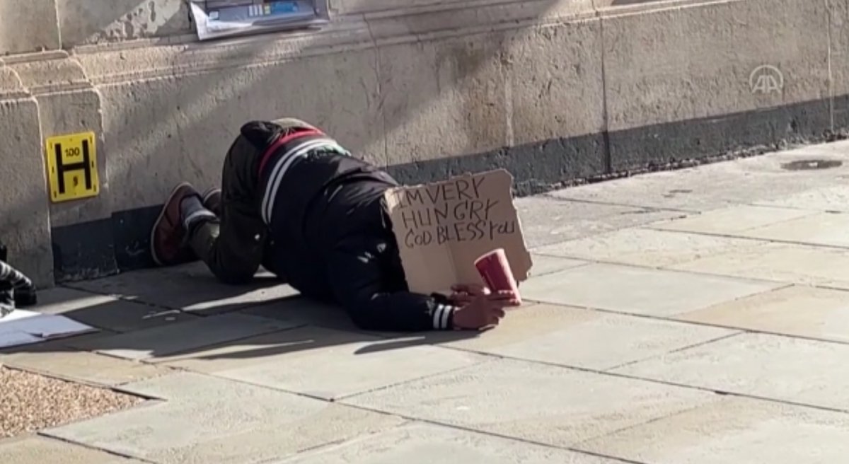 Londra’da evsizler kaldırımda uyuyor, dilenerek hayatta kalıyor #4
