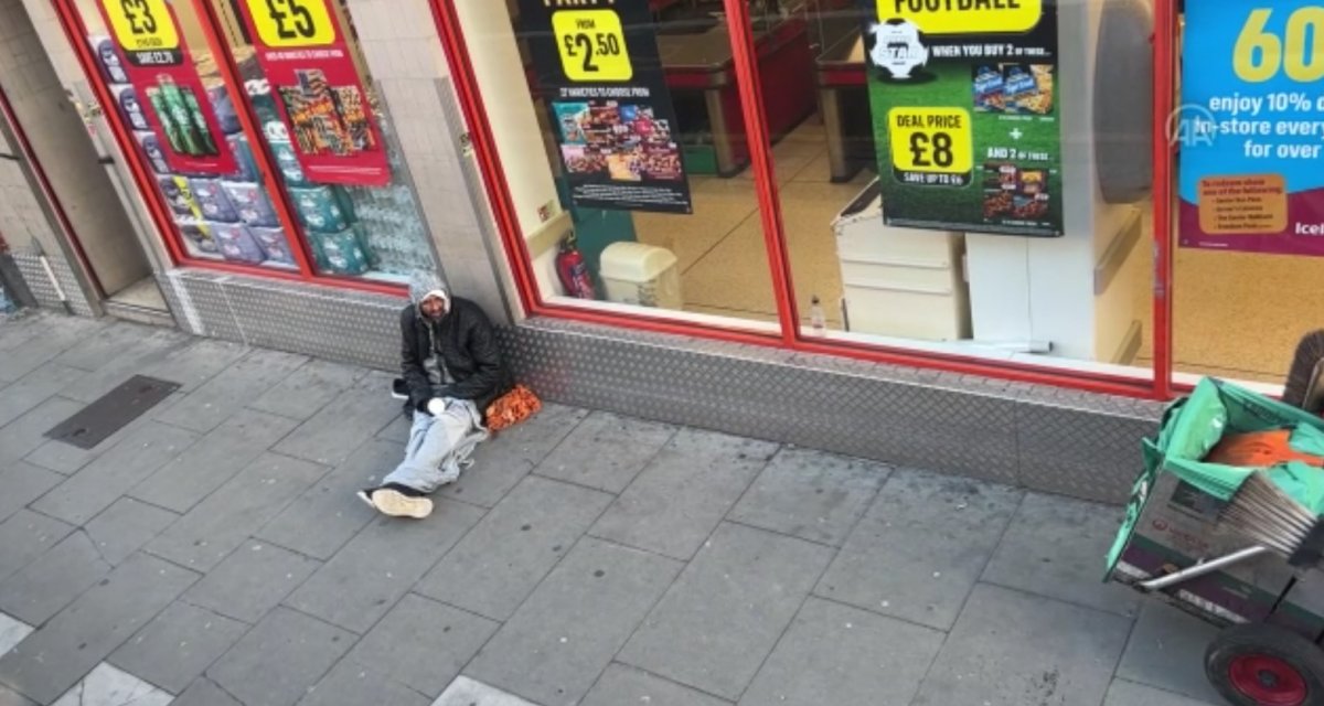 Londra’da evsizler kaldırımda uyuyor, dilenerek hayatta kalıyor #5