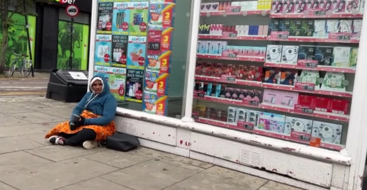 Londra’da evsizler kaldırımda uyuyor, dilenerek hayatta kalıyor #7