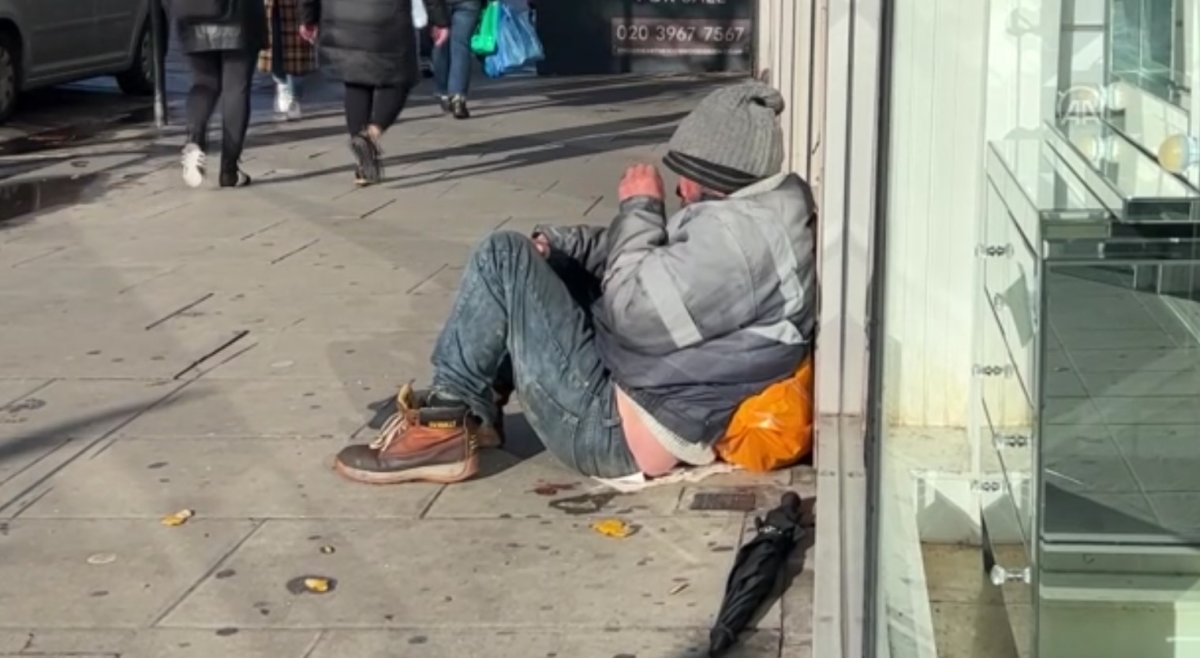 Londra’da evsizler kaldırımda uyuyor, dilenerek hayatta kalıyor #9