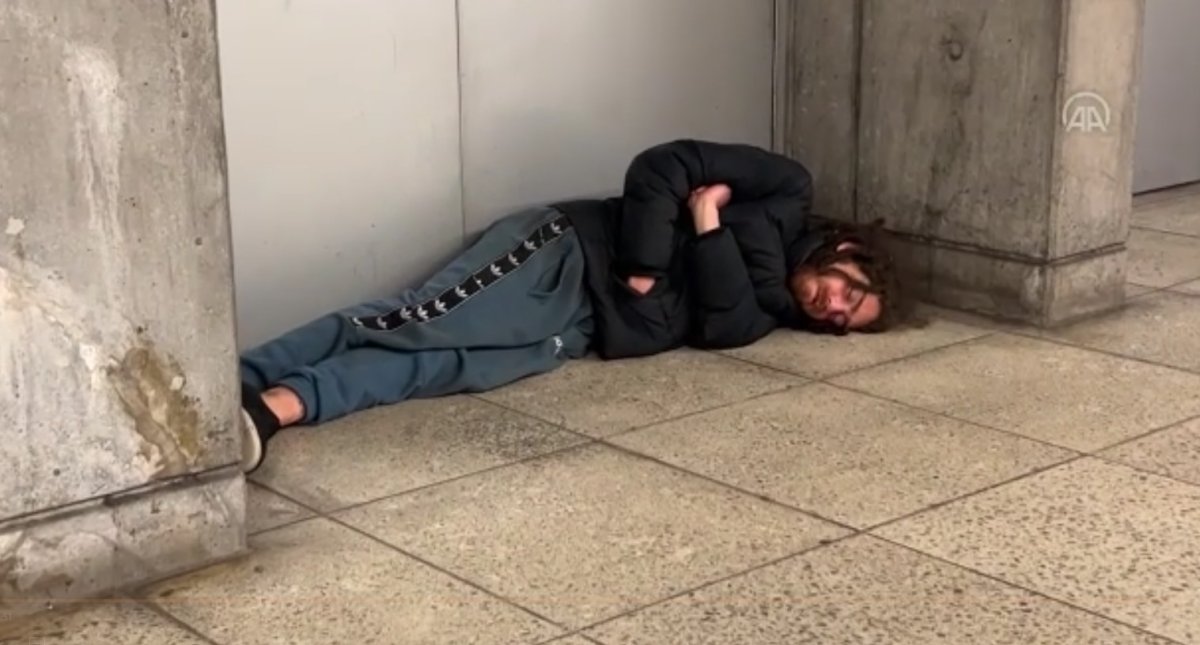 Londra’da evsizler kaldırımda uyuyor, dilenerek hayatta kalıyor #10