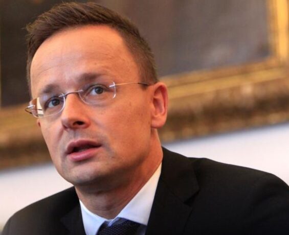 Macaristan Dışişleri Bakanı, Rusya’da nükleer enerji fuarına katıldı