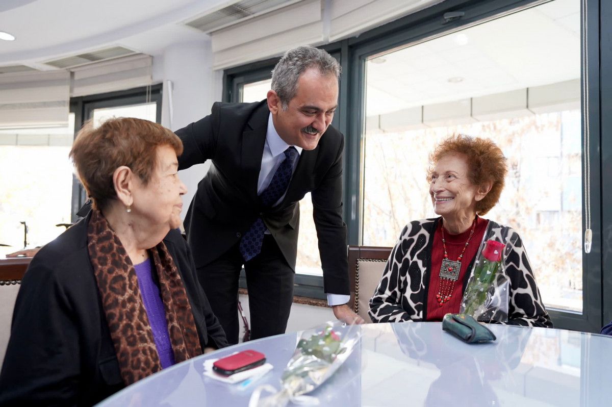 Mahmut Özer den huzurevinde yaşayan emekli öğretmenlere ziyaret #1
