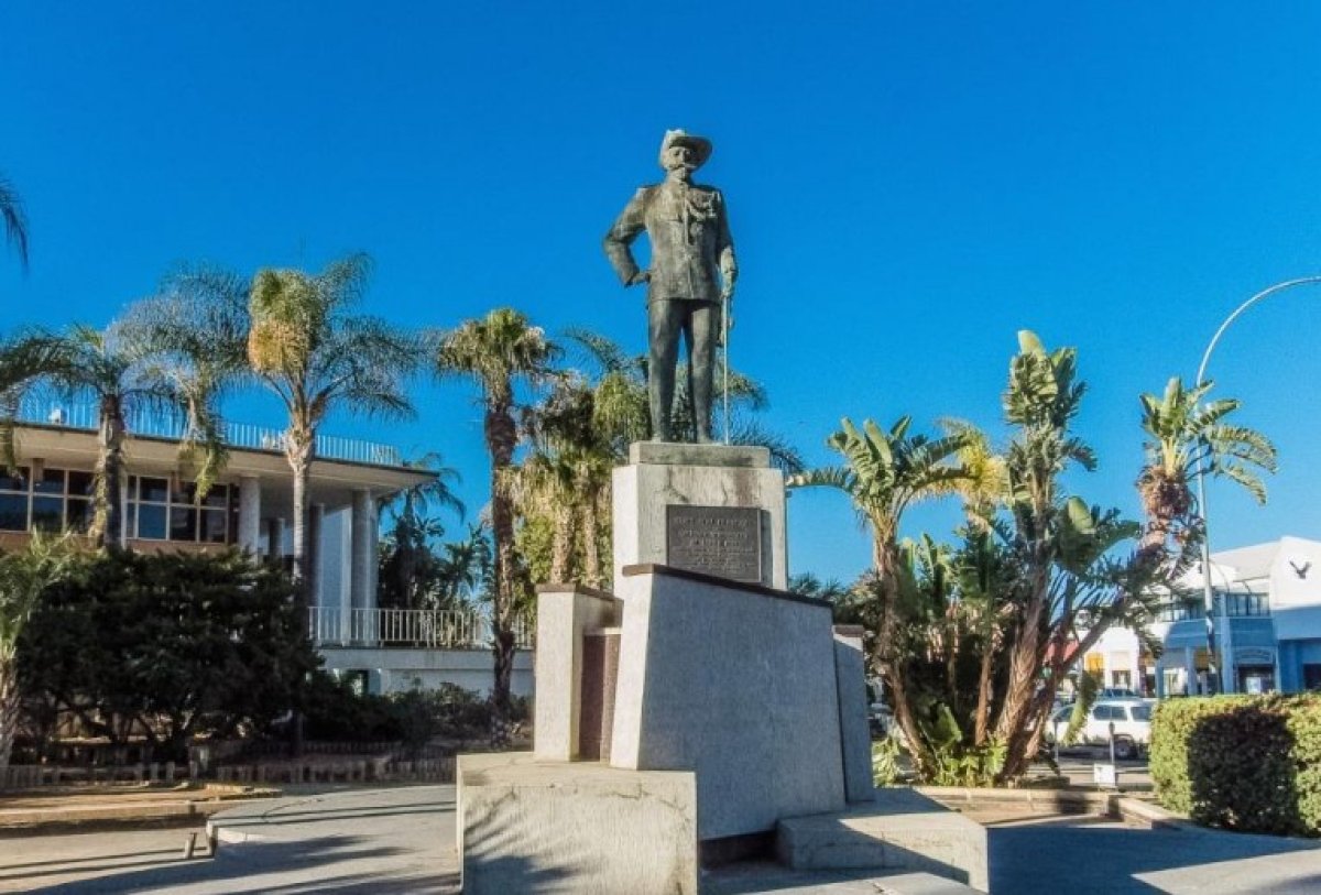 Namibya da Alman sömürge subayı Curt von François in heykeli kaldırıldı #4