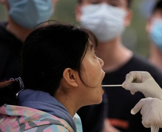 Pekin, en sert koronavirüs testleriyle karşı karşıya