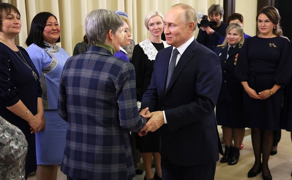 Putin, Ukrayna’da savaşan askerlerin anneleriyle buluştu #6