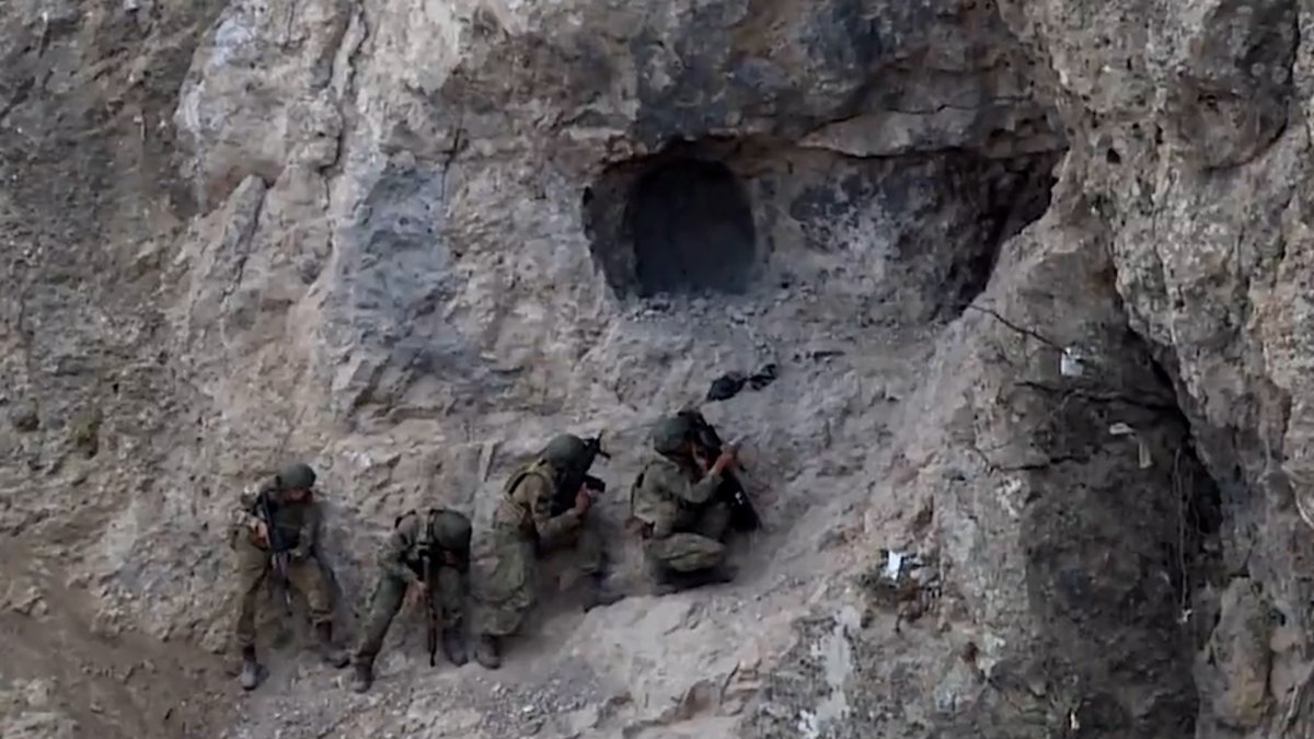 Türk askerinin, Zap bölgesinde terör inine girdiği anlar #4
