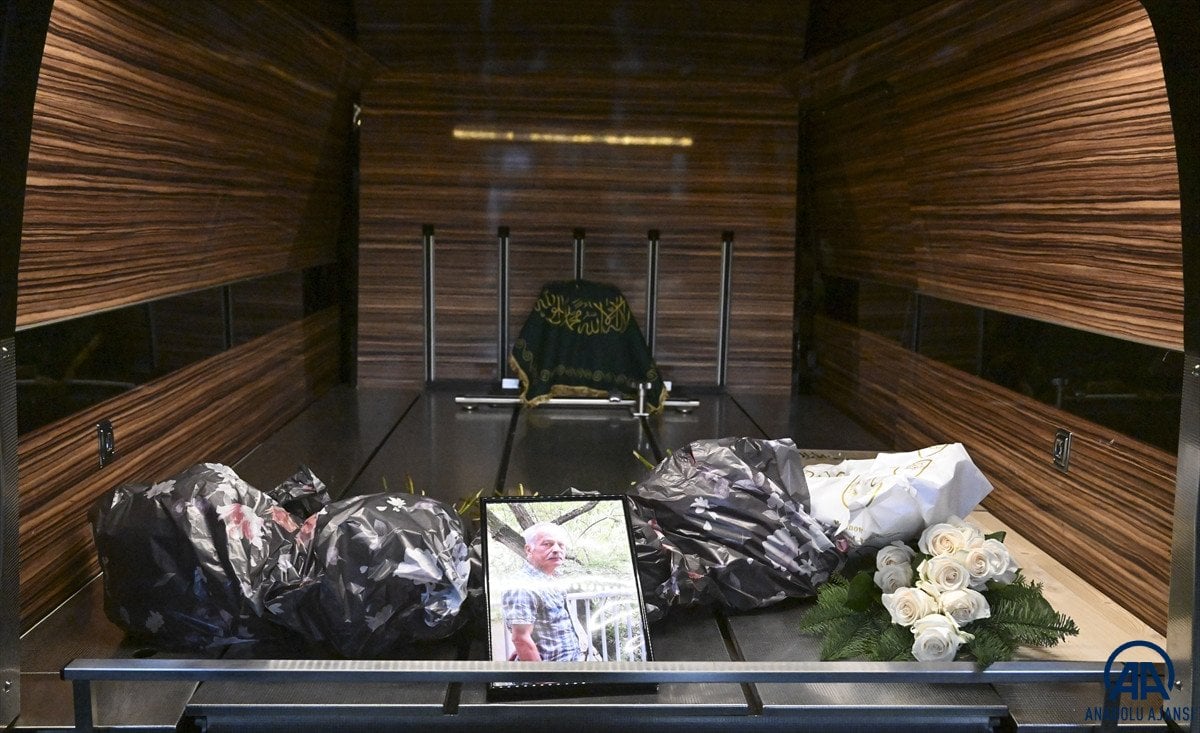 Almanya da cenazesi yanlışlıkla yakılan Türk vatandaşının külleri toprağa verildi #6