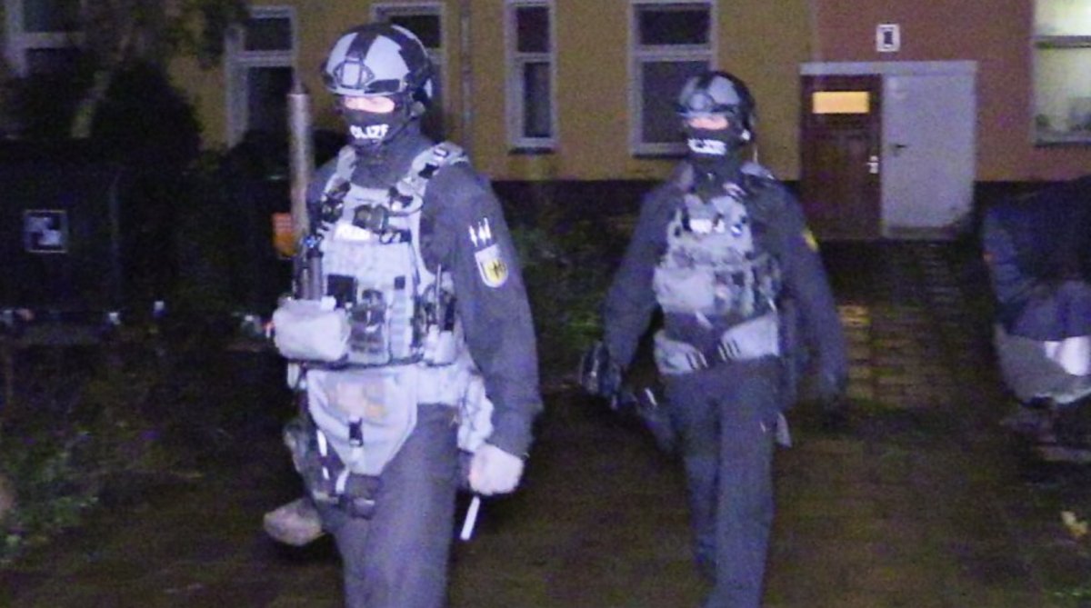 Almanya da darbe planlayan Nazilere polis operasyonu #3