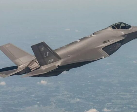 Almanya, F-35 tipi savaş uçağı alımı için imzayı attı