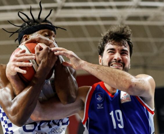 Anadolu Efes, Büyükçekmece Basketbol’a mağlup oldu