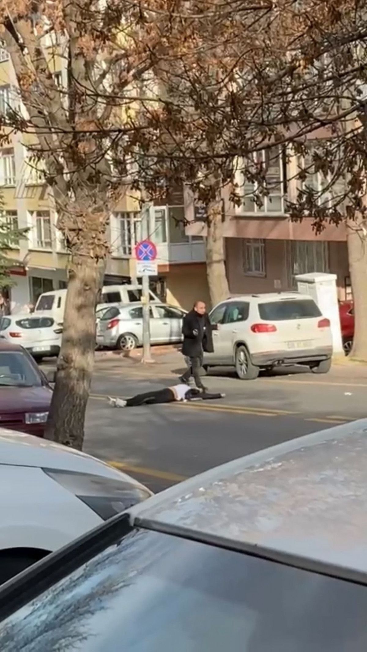 Ankara da eski eşinin sokak ortasında vurduğu kadın, entübe edildi #3