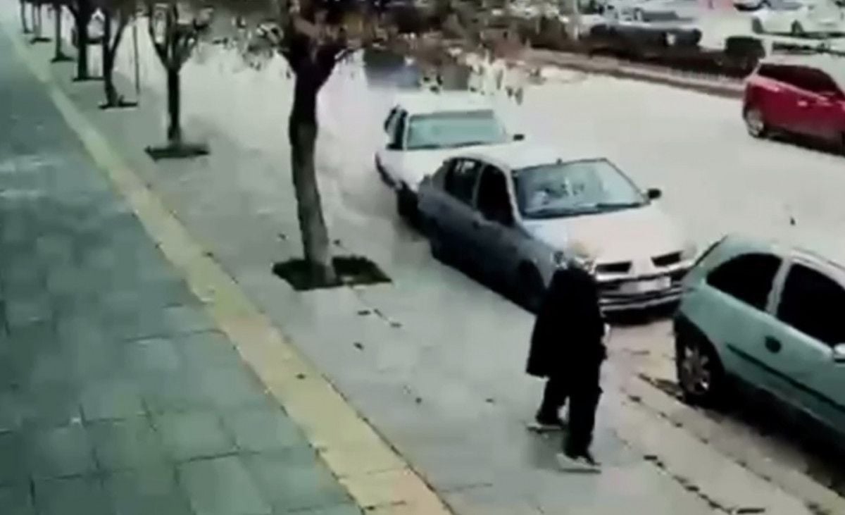 Ankara da hatalı sollama sonucu yaşanan kaza kamerada #3