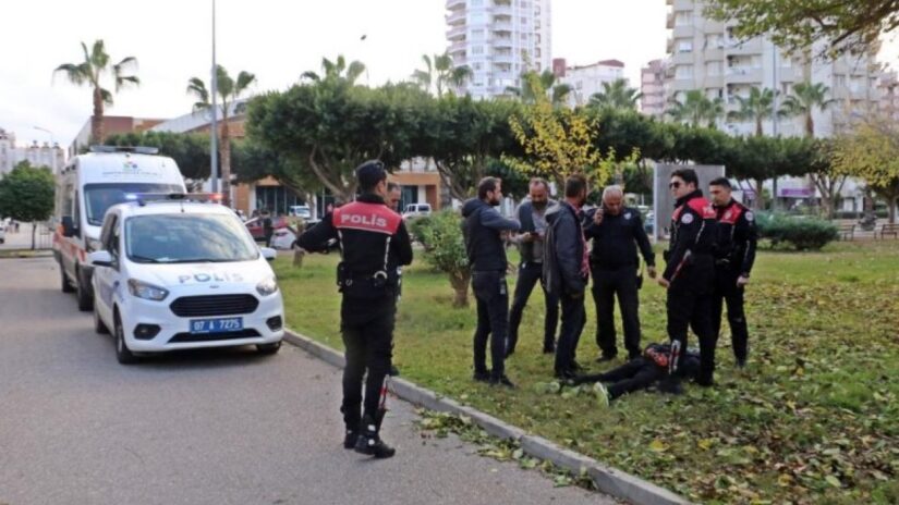 Antalya’da bir birey tartıştığını annesi boğazından bıçaklayarak öldürdü