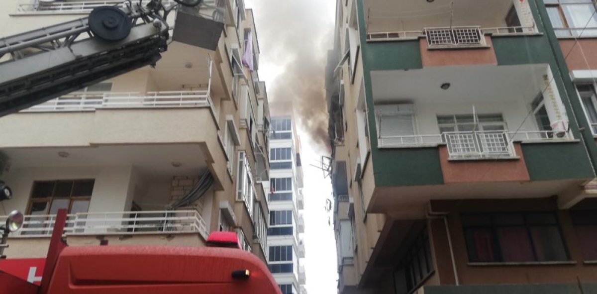 Antalya da evinde yangın çıkan vatandaş fenalık geçirdi #4
