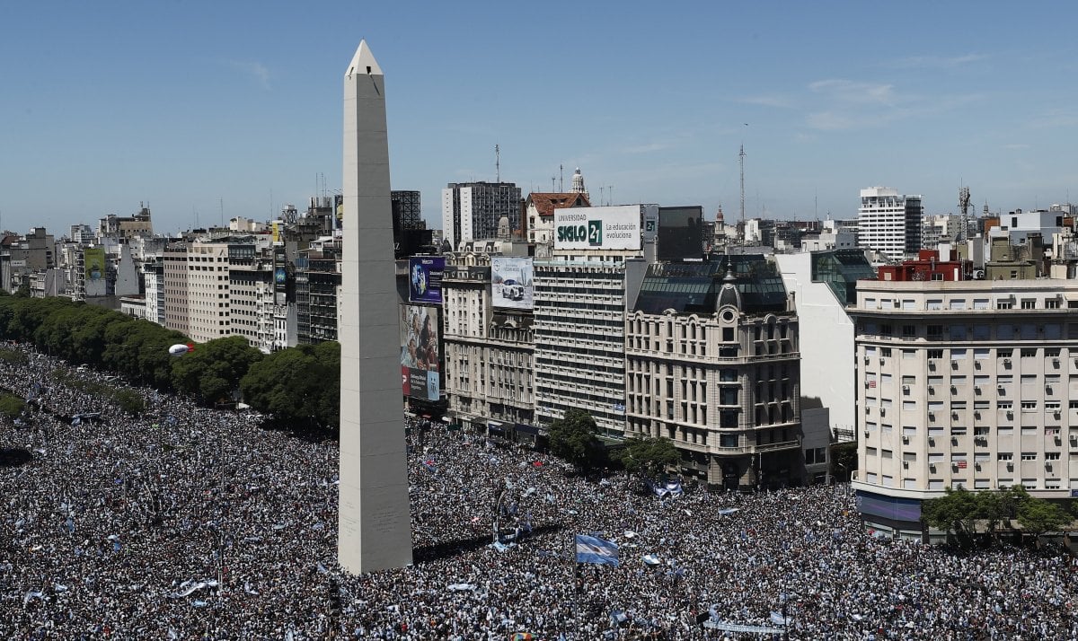 Arjantin de milyonlar, Dünya Kupası nı kazanan futbolcuları karşıladı #2