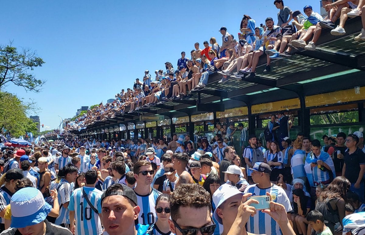 Arjantin de milyonlar, Dünya Kupası nı kazanan futbolcuları karşıladı #6