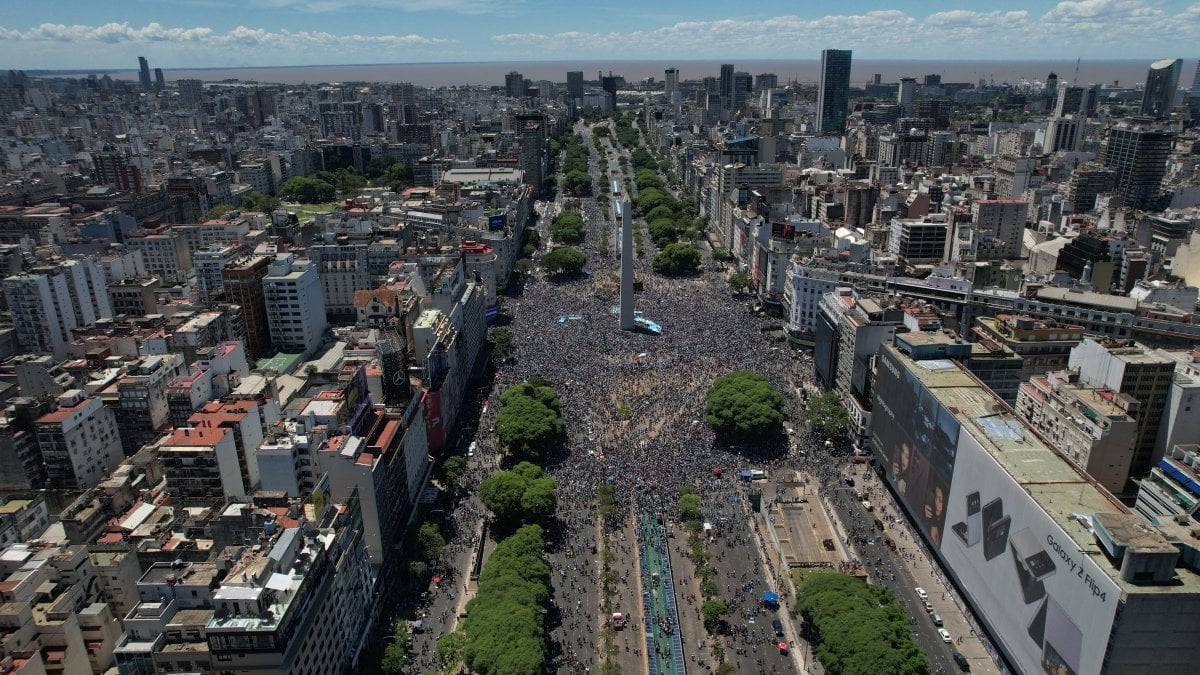Arjantin de milyonlar, Dünya Kupası nı kazanan futbolcuları karşıladı #8