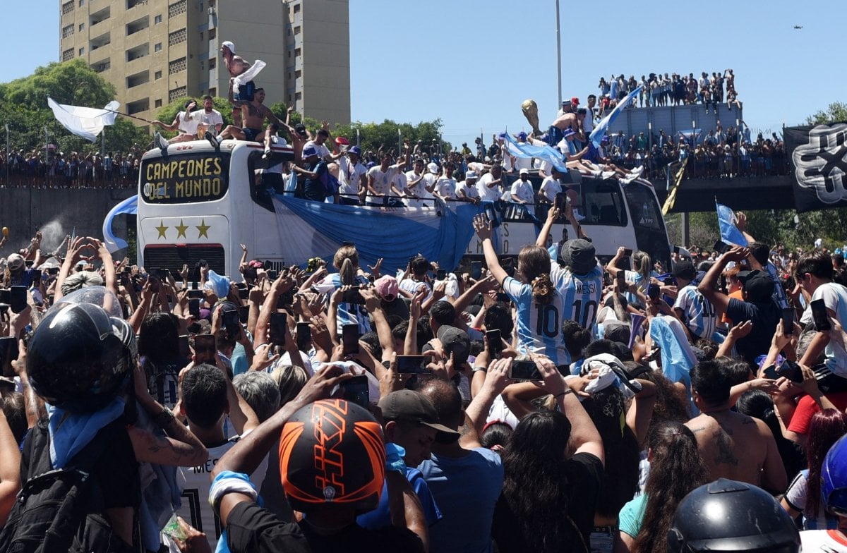 Arjantin de milyonlar, Dünya Kupası nı kazanan futbolcuları karşıladı #10