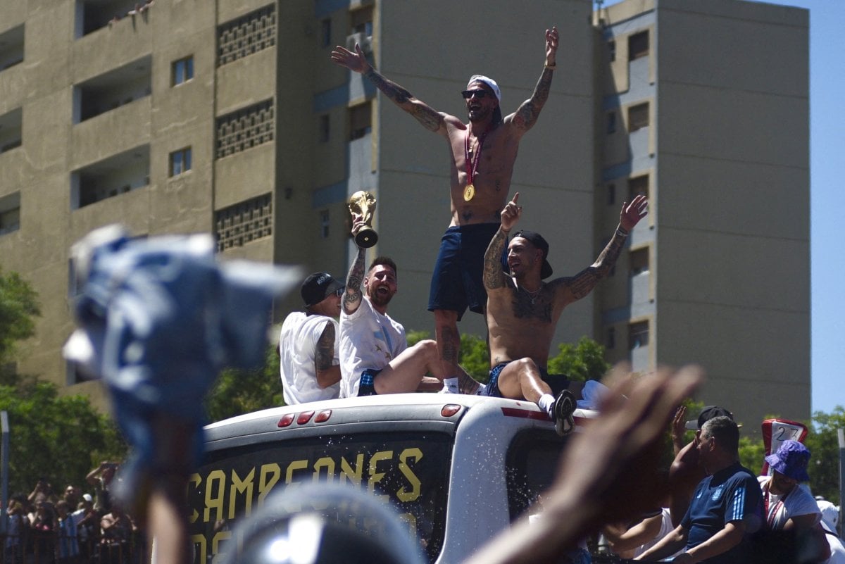 Arjantin de milyonlar, Dünya Kupası nı kazanan futbolcuları karşıladı #13