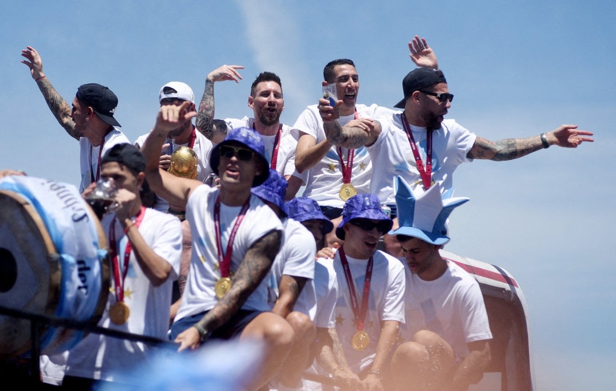 Arjantin de milyonlar, Dünya Kupası nı kazanan futbolcuları karşıladı #14