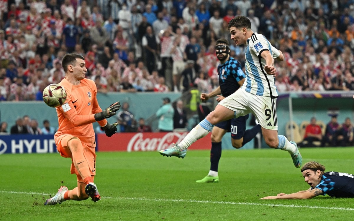 Arjantinli Alvarez’den Hırvatistan’a muhteşem gol #1