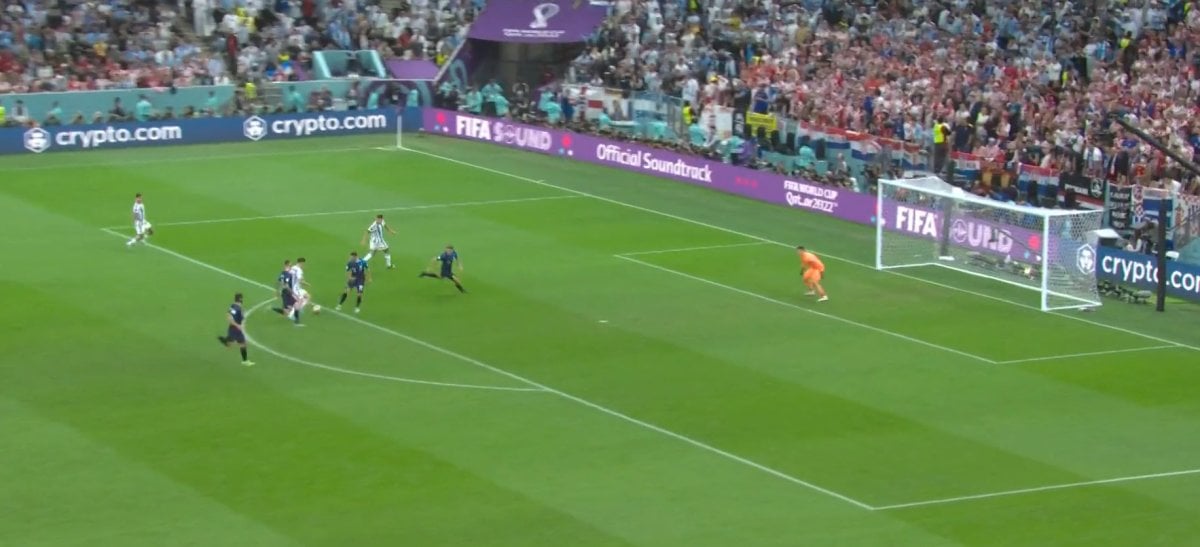 Arjantinli Alvarez’den Hırvatistan’a muhteşem gol #3