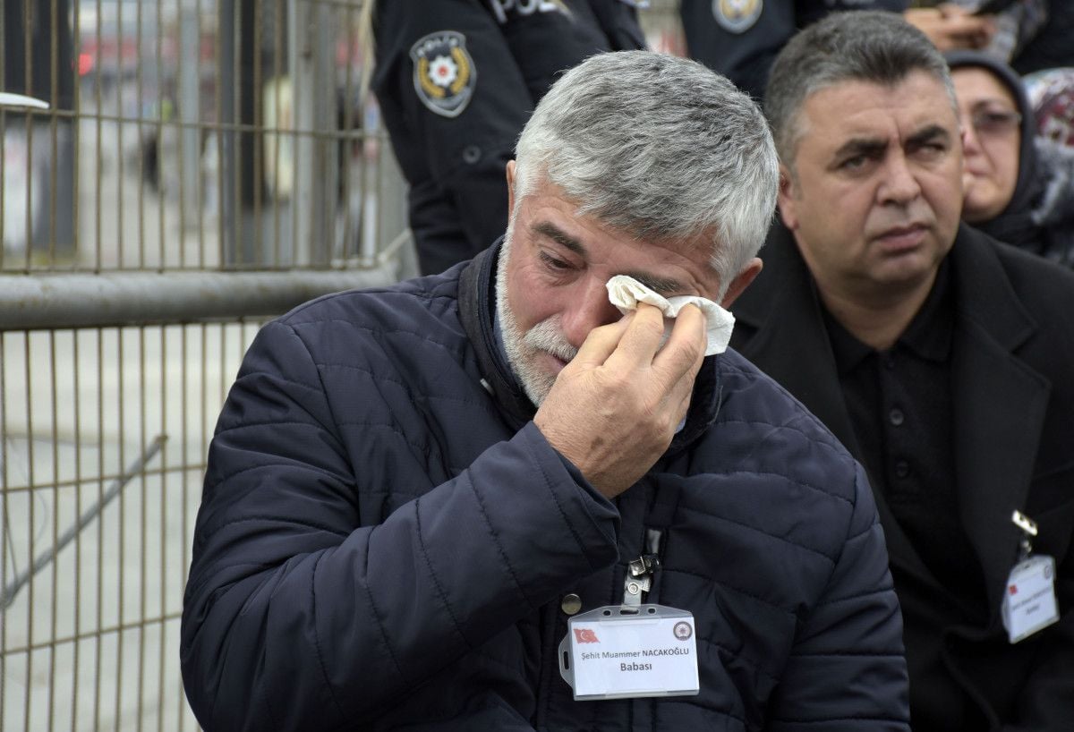 Beşiktaş taki terör saldırılarında şehit düşenler anıldı #8