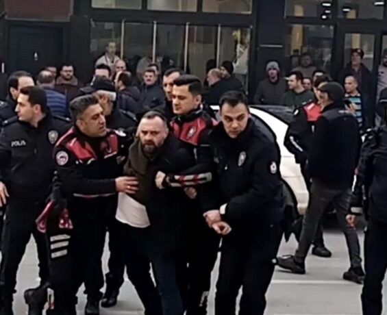 Bursa’da alacak verecek sorununa aileler karıştı: 3 yaralı