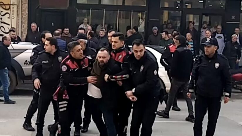 Bursa’da alacak verecek sorununa aileler karıştı: 3 yaralı