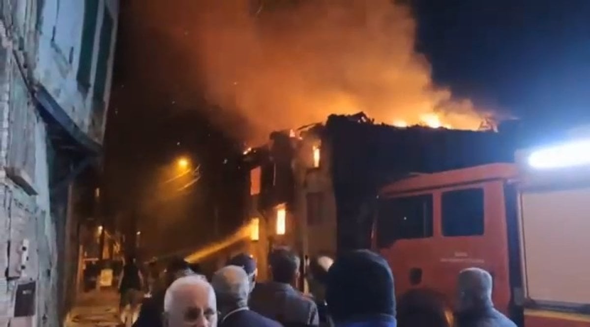Bursa da metruk binada yangın çıktı #1