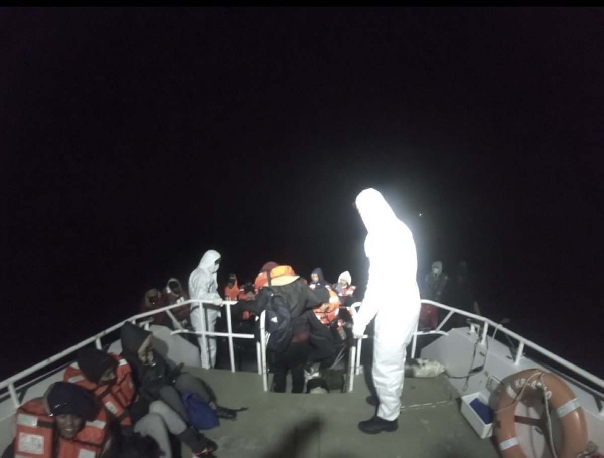 Çanakkale de Yunan unsurlarının geri ittiği 61 kaçak göçmen kurtarıldı #1