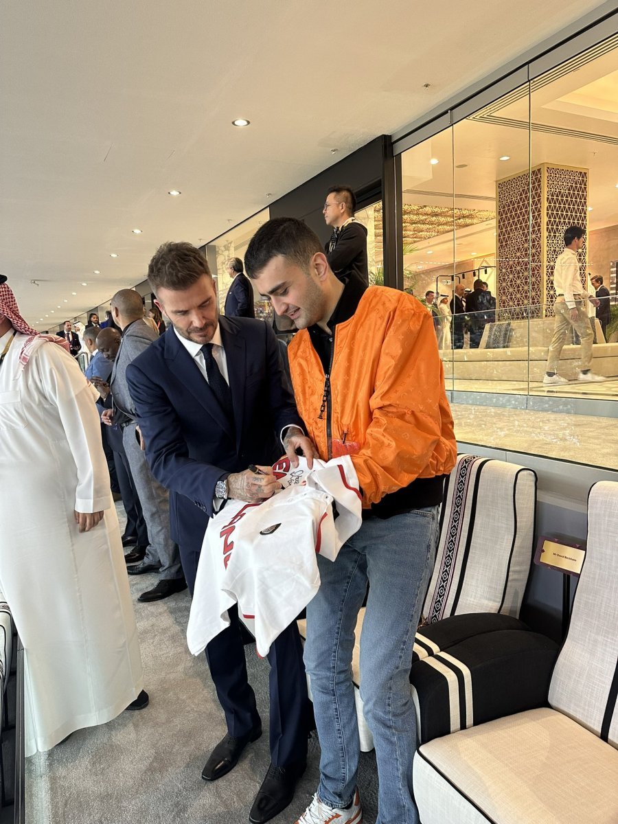 CZN Burak, Katar da David Beckham ile görüştü #1