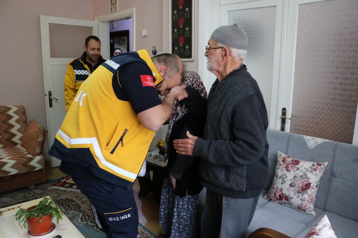 Eskişehir de 3 buçuk dakikada gelen sağlık ekipleri, hayata döndürdü #1
